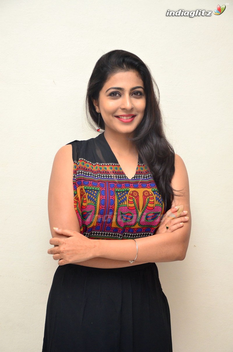 Leona Lishoy Telugu Actress Image Gallery