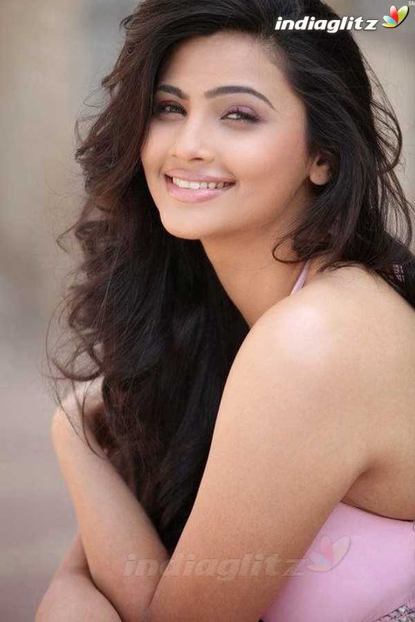 Daisy Shah Bollywood Actress Image Gallery