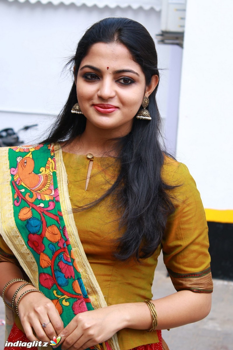 Nikhila Vimal Gallery - Tamil Actress Gallery stills images clips ...