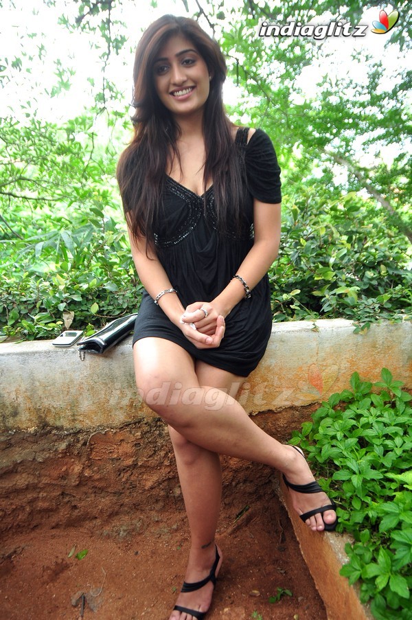 Anisha Singh - Telugu Actress Gallery - IndiaGlitz Telugu